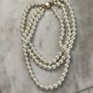 VINTAGE triple strand faux Pearl necklace